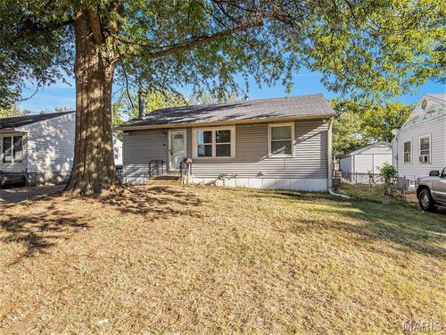 215 Midlothian Rd, Saint Louis, MO, 63137-4216 | Card Image