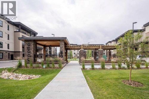 80 Greenbriar Pl Nw, Calgary, AB, T3B6J4 | Card Image