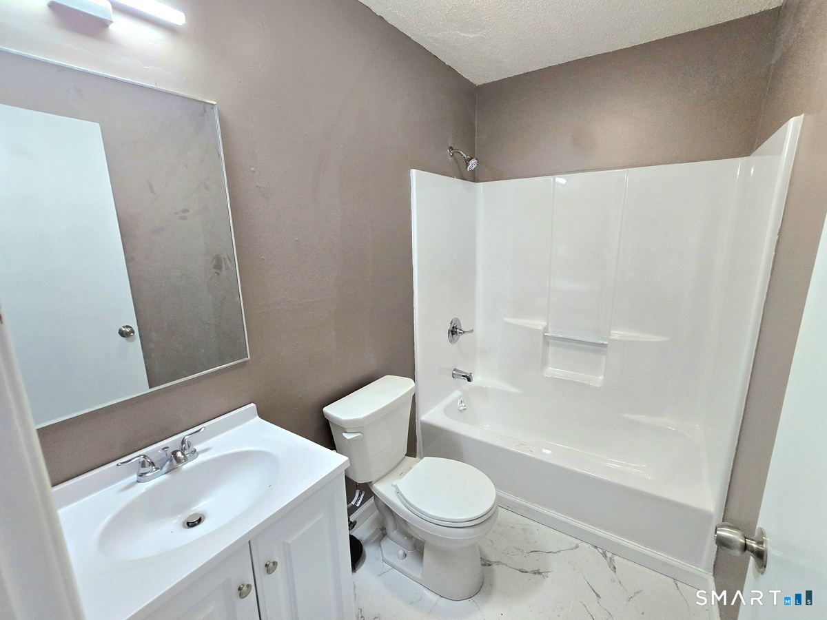 Residential Lease in Hartford 4