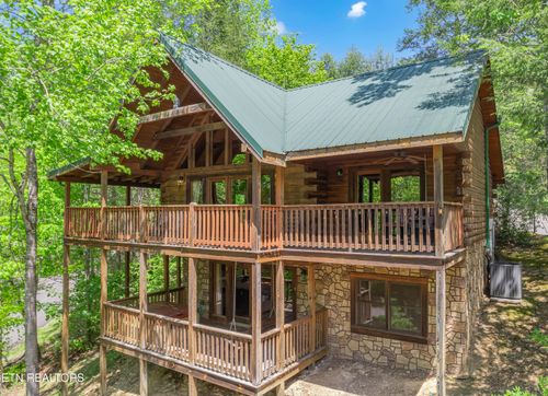 721 Poplar Falls Way, Gatlinburg, TN, 37738-1460 | Card Image