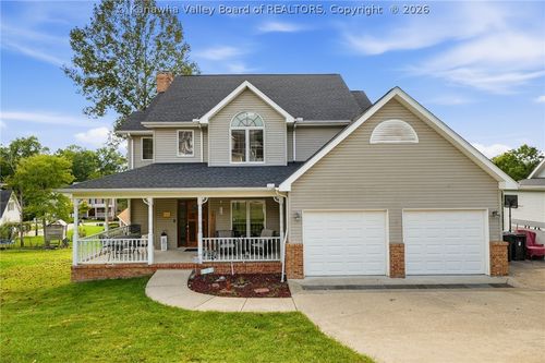 110 Southern Woods Dr, South Charleston, WV, 25309-8689 | Card Image