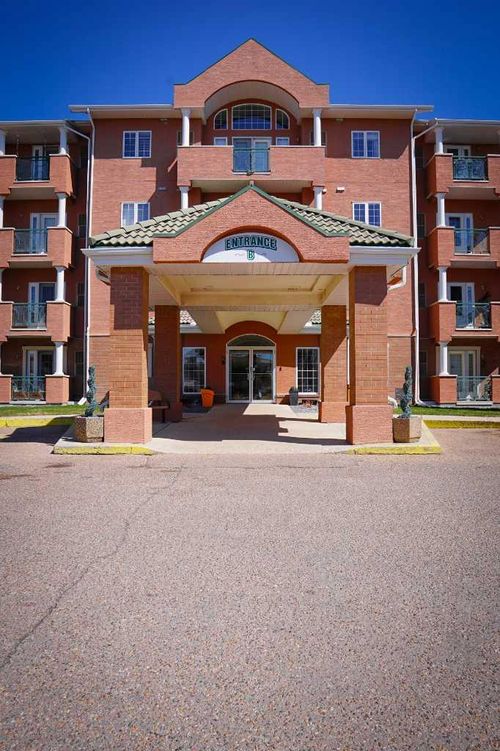 323 - 278 Park Meadows Drive Se, Home with 2 bedrooms, 2 bathrooms and 2 parking in Medicine Hat AB | Card Image