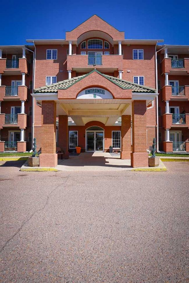 323 - 278 Park Meadows Drive Se, Home with 2 bedrooms, 2 bathrooms and 2 parking in Medicine Hat AB | Image 1