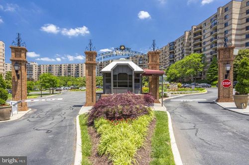 107-8370 Greensboro Dr, MCLEAN, VA, 22102-3554 | Card Image