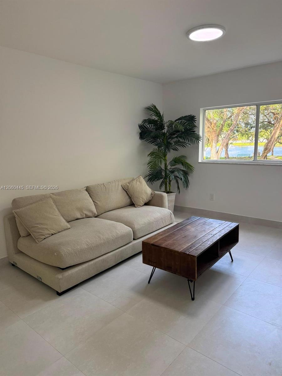 Residential Lease in Hollywood 5