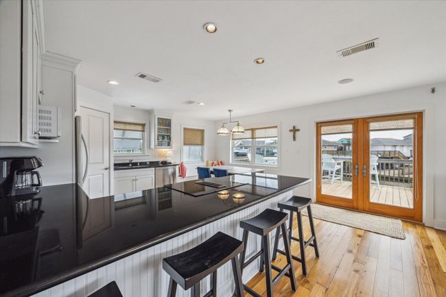 1226 Oahu Dr, House other with 4 bedrooms, 3 bathrooms and 1 parking in Tiki Island TX | Image 4