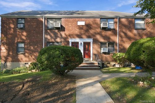 1-255-199-27 22 Ave, New York, NY, 11357 | Card Image