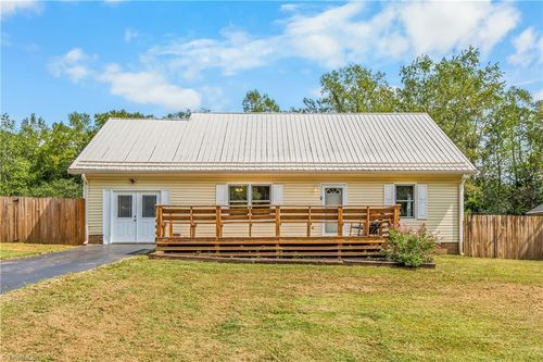 267 Pine Ridge Trl, Pinnacle, NC, 27043-9268 | Card Image