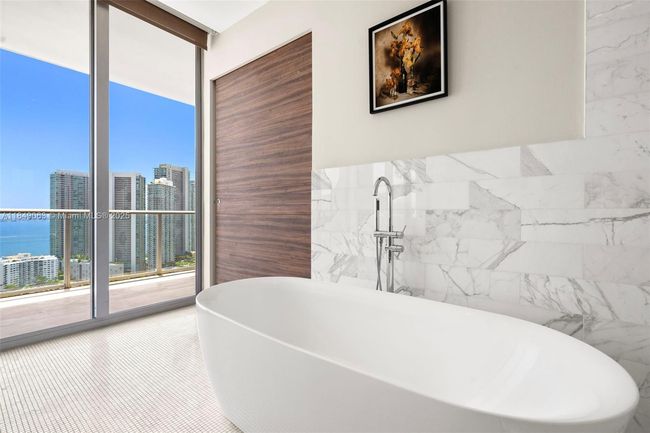 PH207 - 3470 E Coast Ave, Condo with 3 bedrooms, 3 bathrooms and null parking in MIAMI FL | Image 47