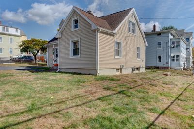 205 Bond Street, House other with 3 bedrooms, 1 bathrooms and null parking in New Britain CT | Image 3