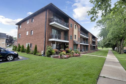 apt-1a-7012 98th St, Chicago Ridge, IL, 60415-1080 | Card Image