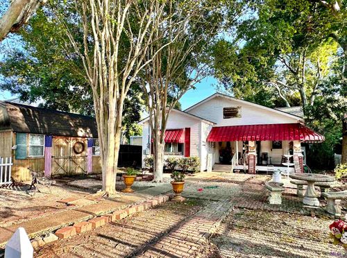 407 E Ascension St, Gonzales, LA, 70737-2913 | Card Image