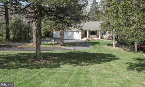 835 Hidden Hollow Dr, KEARNEYSVILLE, WV, 25430-2678 | Card Image