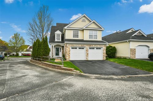 1 Ariel Dr, Middle Island, NY, 11953-2662 | Card Image