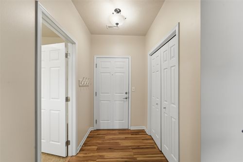 apt-101-3031 Grand Ave, Des Moines, IA, 50312-4202 | Card Image