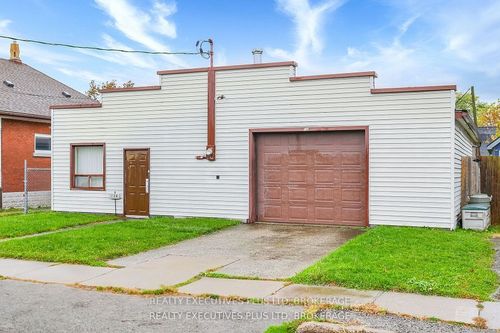 {{alt}} | Card Image