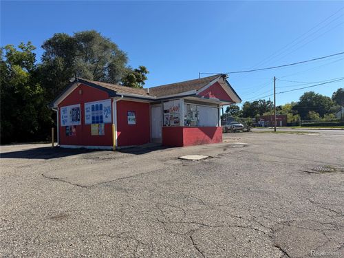 2005 Davison Rd, Flint, MI, 48506-4424 | Card Image