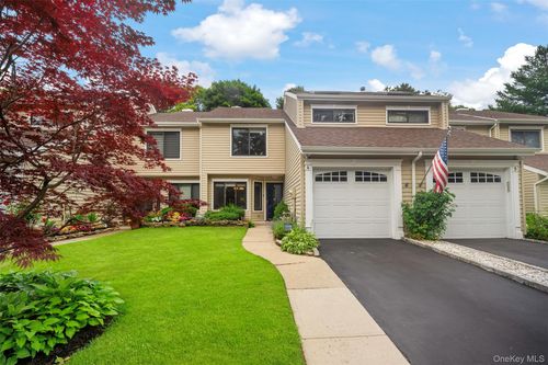 4-4 Hidden Pines Way, Bohemia, NY, 11716-4200 | Card Image