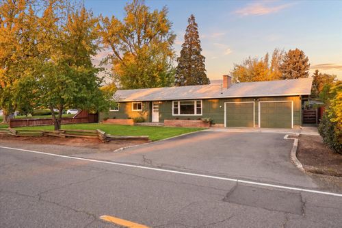 689 S Modoc Avenue, Medford, OR, 97504 | Card Image