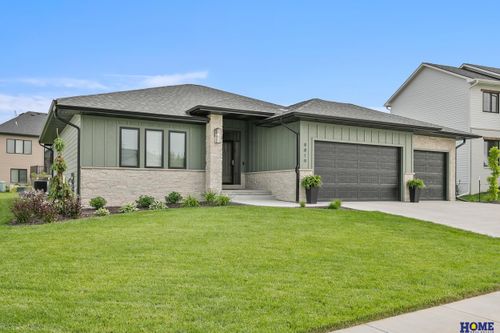 8819 Appaloosa Ln, Lincoln, NE, 68520-1521 | Card Image