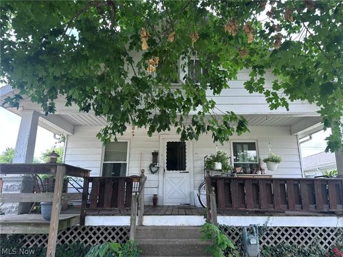 490 Oxford Ave, Newcomerstown, OH, 43832-1317 | Card Image