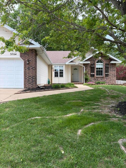 3704 N 10th St, Ozark, MO, 65721-5719 | Card Image