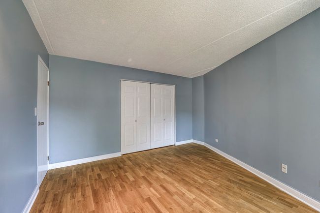 APT-214 - 5550 Astor Ln, Condo with 2 bedrooms, 1 bathrooms and 2 parking in Rolling Meadows IL | Image 12