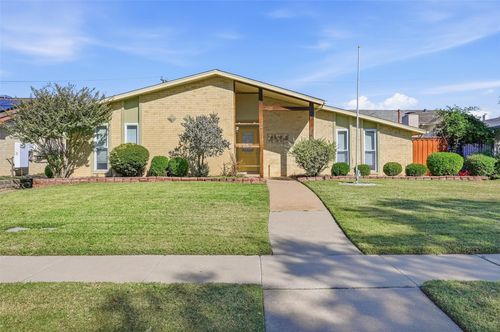 1525 Carnation Dr, Lewisville, TX, 75067-4215 | Card Image