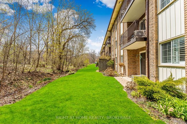 102 - 20 John St, Condo with 2 bedrooms, 1 bathrooms and 3 parking in Grimsby ON | Image 26