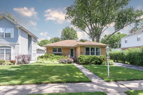 831 S Mitchell Ave, Arlington Heights, IL, 60005-2519 | Card Image