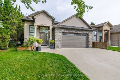 7653 Mulhern St, Niagara Falls, ON, L2H1B2 | Card Image