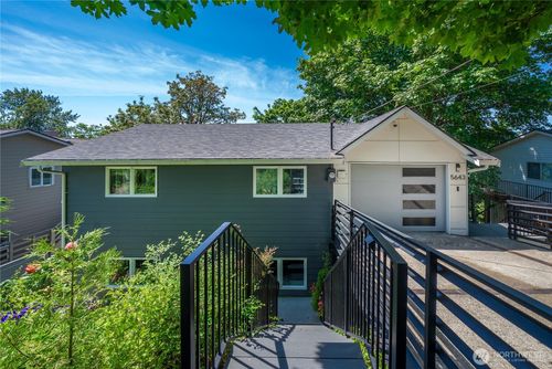 5643 16th Ave Sw, Seattle, WA, 98106-1459 | Card Image