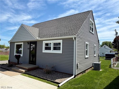 1528 34th Street Ne, Canton, OH, 44714 | Card Image
