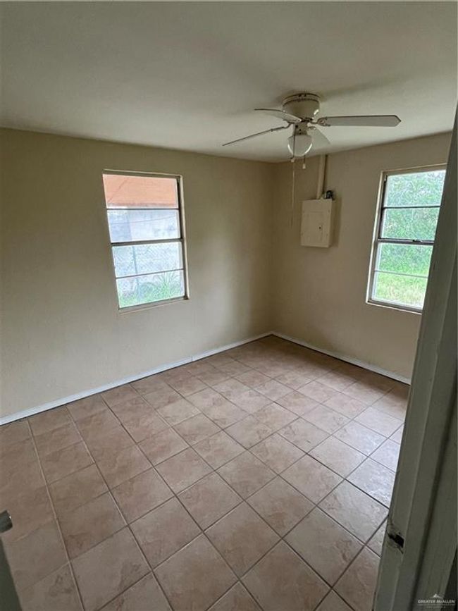 Unfurnished room with a ceiling fan, light tile patterned floors, and baseboards | Image 10