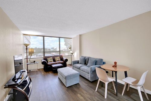 apt-312-1800 Lavaca St, Austin, TX, 78701-1335 | Card Image