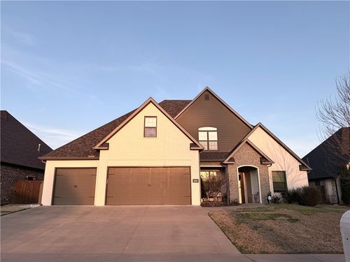 609 Se Hendrix St, Bentonville, AR, 72712-4166 | Card Image