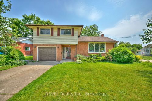 6724 Mcmicking St, Niagara Falls, ON, L2J1X3 | Card Image