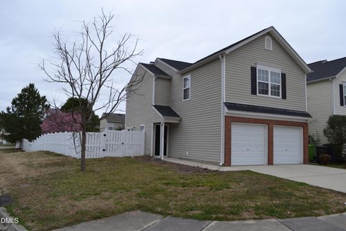 7548 Brighton Hill Ln, Raleigh, NC, 27616-8305 | Card Image