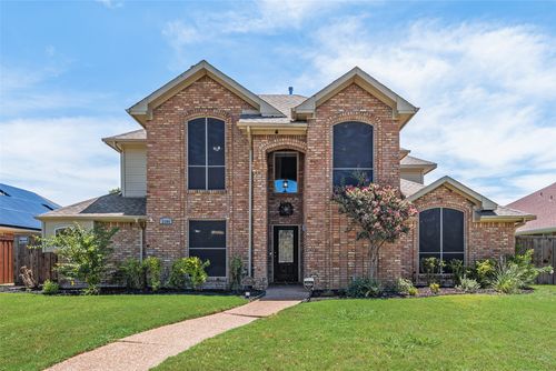 2104 Cedar Cir, Carrollton, TX, 75006-1922 | Card Image