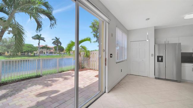 10931 Nw 79th St, Townhouse with 4 bedrooms, 2 bathrooms and null parking in Doral FL | Image 9