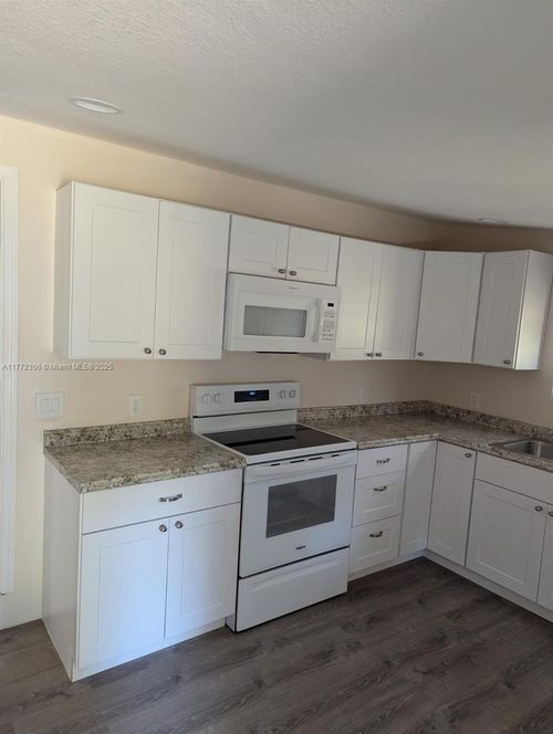 105 Tangerine St, BOWLING GREEN, FL, 33834-6090 | Card Image