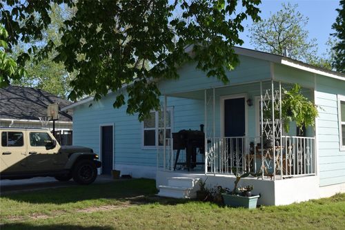 1200 Ne 5th St, Smithville, TX, 78957-1600 | Card Image