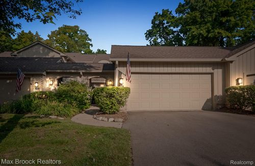 1125 Meadowglen Ct, Bloomfield Hills, MI, 48304-1532 | Card Image