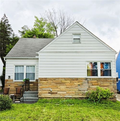 5571 Oakwood Ave, Maple Heights, OH, 44137-2333 | Card Image