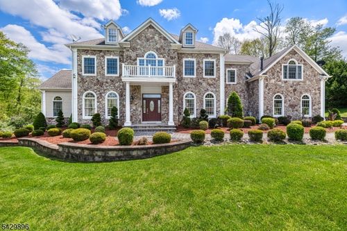 8 Peach Tree Ln, Chester, NJ, 07930-3221 | Card Image