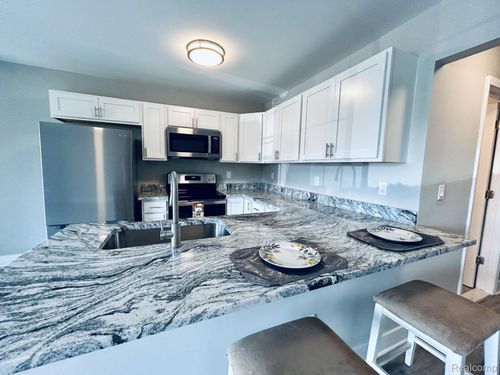 2-25323 Potomac Dr, South Lyon, MI, 48178-1081 | Card Image