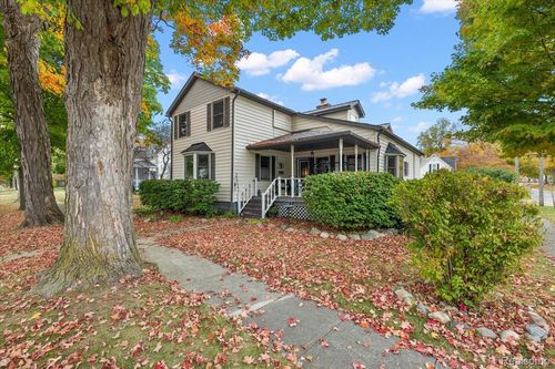 106 Law St, Lapeer, MI, 48446-2132 | Card Image