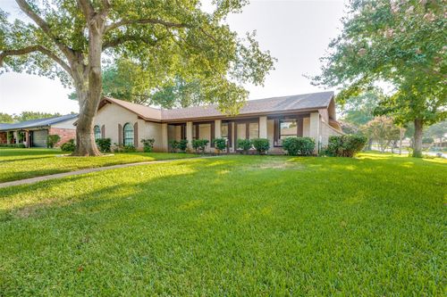 4600 Suncrest Dr, Haltom City, TX, 76180-8034 | Card Image