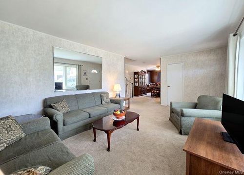 208 Eastlake Ave, Massapequa Park, NY, 11762-2145 | Card Image