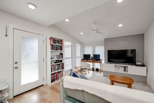 apt-222-909 Reinli St, Austin, TX, 78751-1510 | Card Image